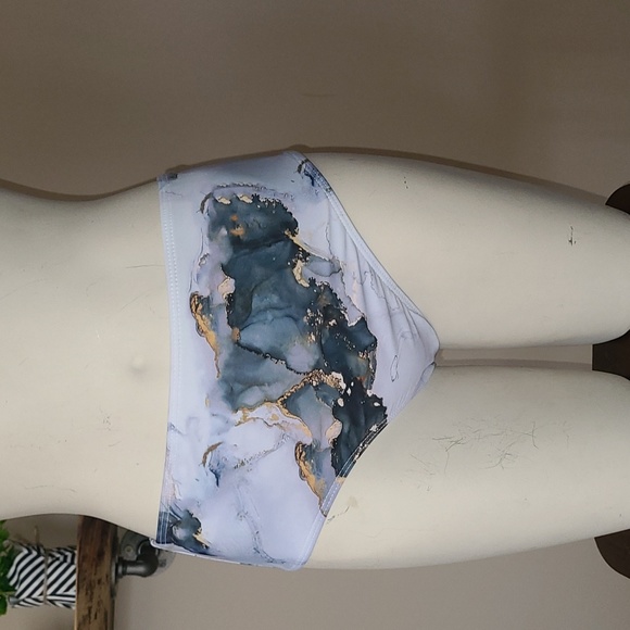 Marble Patterned Bikini - Picture 3 of 7